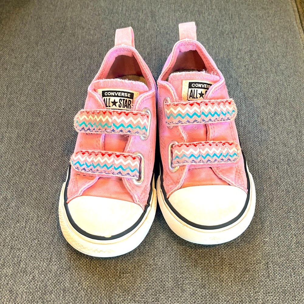 Toddler girls pink converse allstar velcro sneakers size 8